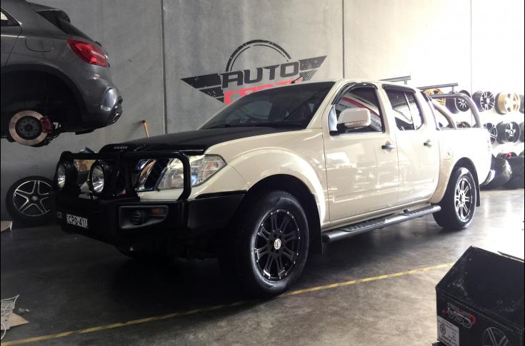 NISSAN NAVARA RAPTOR SATIN BLACK